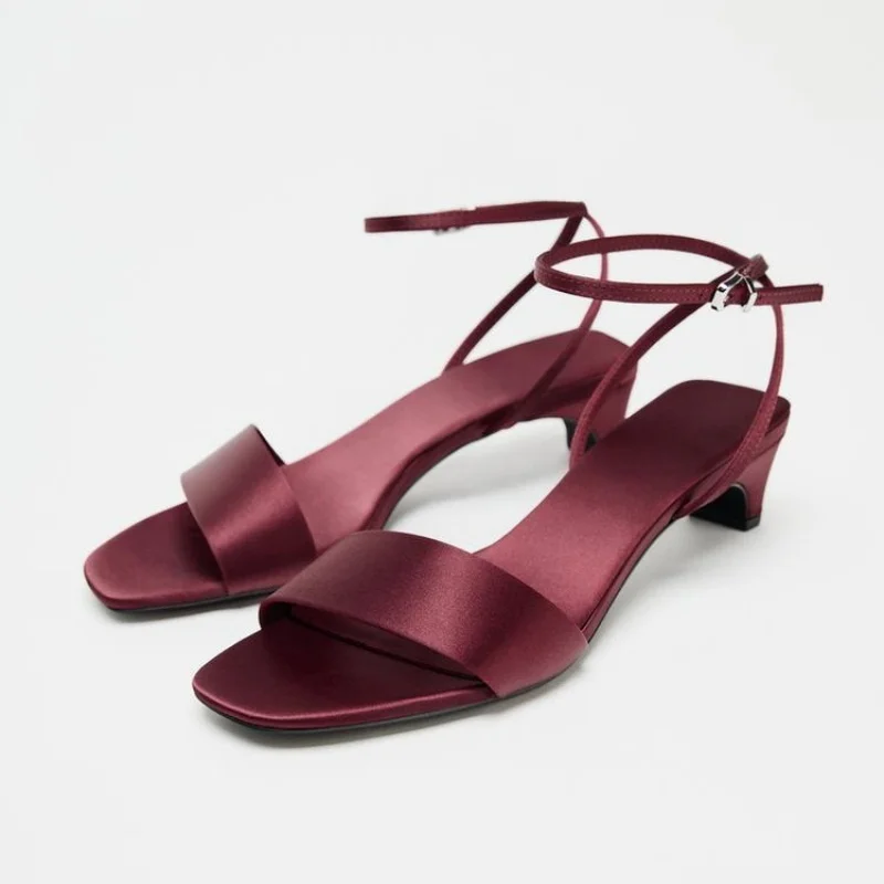 Elegant Square Toe Ankle Strap - Wide Fit Heels recension och pris