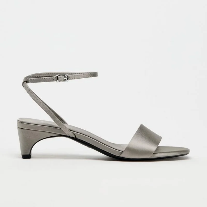 Elegant Square Toe Ankle Strap - Wide Fit Heels recension och pris